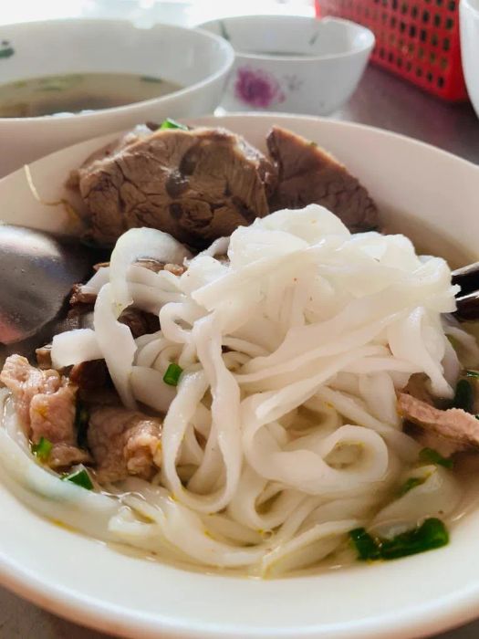 Hình ảnh bát phở thơm ngon đậm vị tại Phở Hùng Cường