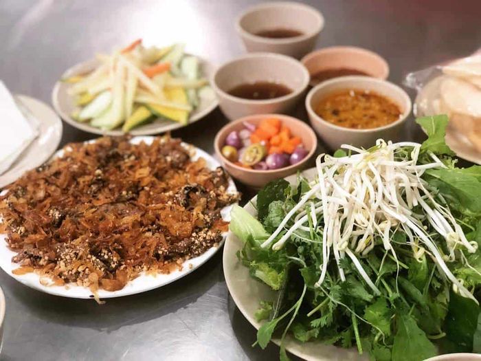 Không gian sang trọng và món ngon tại Lẩu Bò Sáu Hưng
