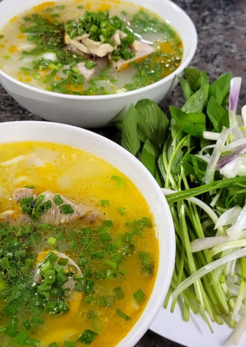 Hình ảnh tô bánh canh đa dạng nhân thịt thơm ngon tại Hà Lan