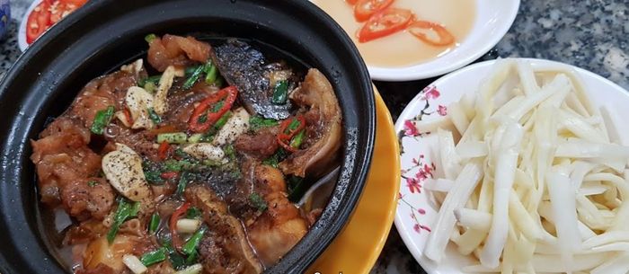 Không gian ấm cúng và món ngon đặc trưng tại Quán Cơm 63