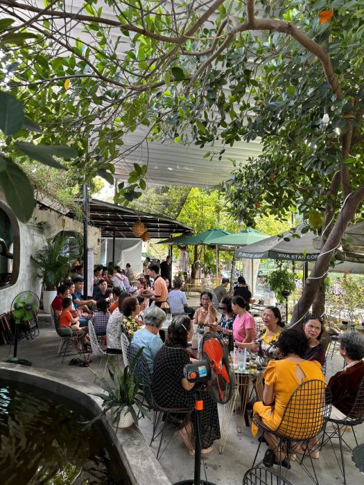 Không gian xanh mát đậm chất gia đình tại Family Cafe