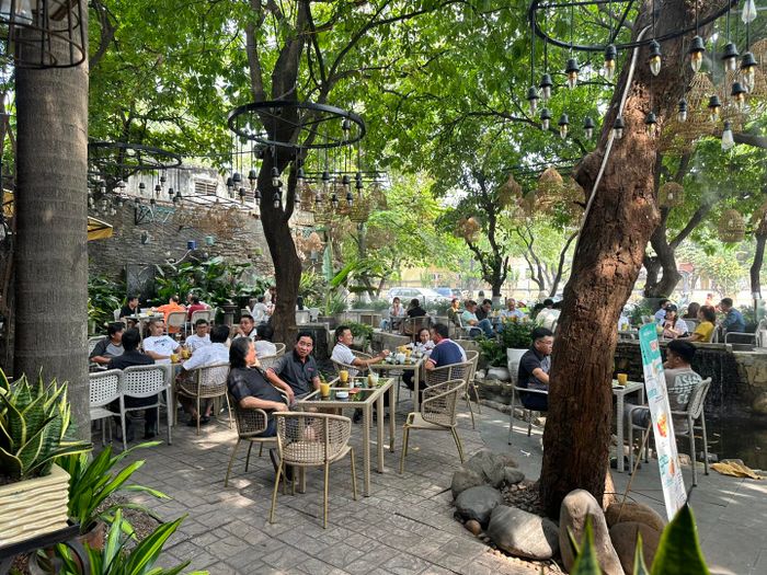 Góc thư giãn lãng mạn tại Suối Đá Cafe