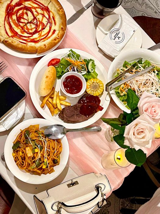 Không gian ấn tượng tại Lotus Taste