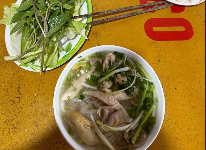 Không gian ấm cúng và món ngon đặc trưng tại Nhà Hàng Thịnh Tơn