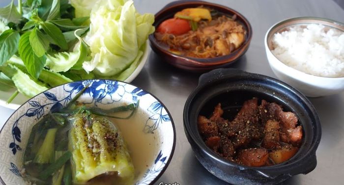 Hình ảnh thực đơn hấp dẫn tại Quán Cơm Phần Tường Vy
