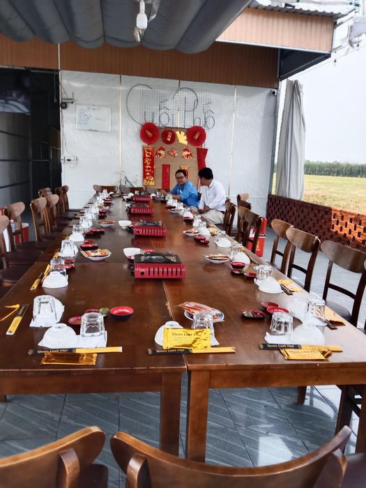 Không gian quán rộng rãi với thiết kế mở đón gió trời