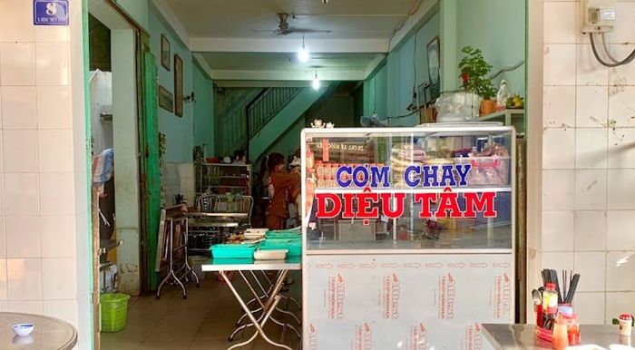 Không gian thanh tịnh và món chay đặc sắc tại Tiệm Cơm Chay Diệu Tâm