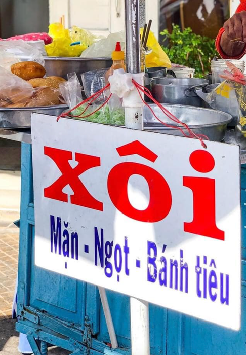 Không gian quán Xôi Bánh Tiêu Bà Năm
