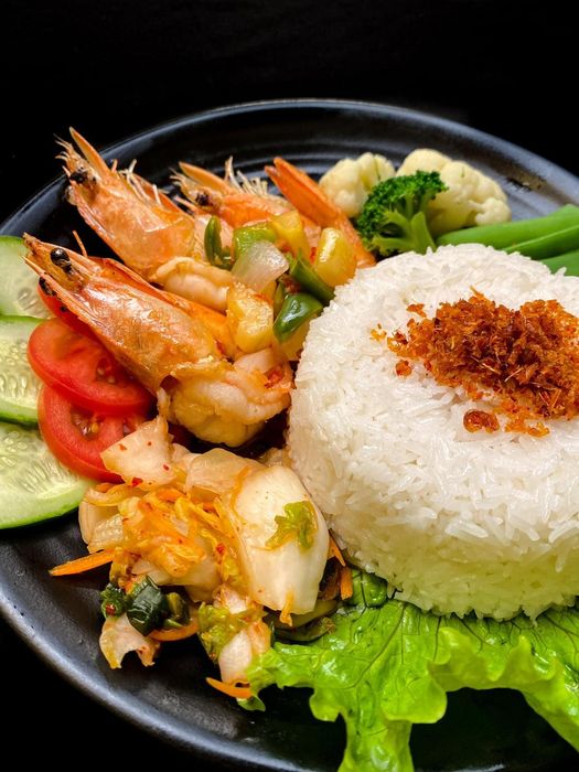 Hình ảnh đặc trưng về không gian ấm cúng tại Cơm & Cuốn