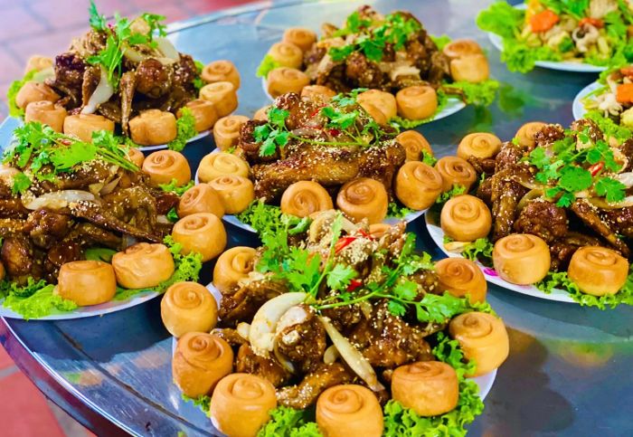 Hình ảnh món gà nướng vàng ươm hấp dẫn