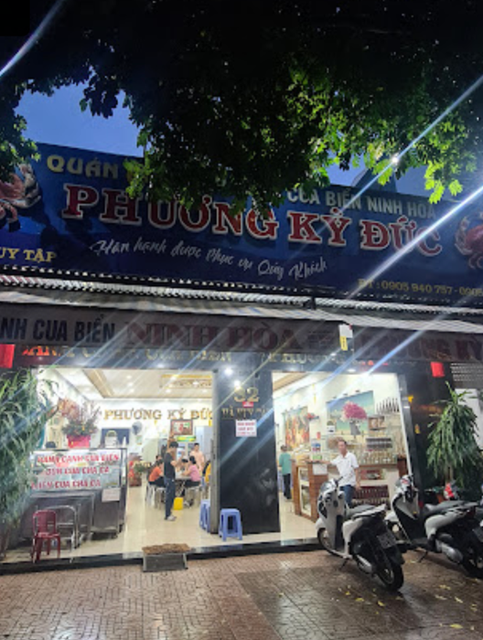 Hình ảnh tô bánh canh cua biển thơm ngon, đầy ắp thịt cua tại Phương Kỳ Đức