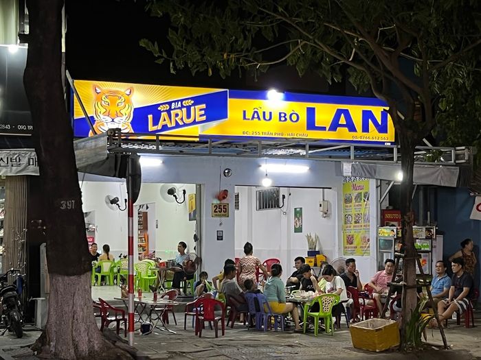 Hình ảnh đặc sắc về không gian ẩm thực Lẩu Bò Bà Lan