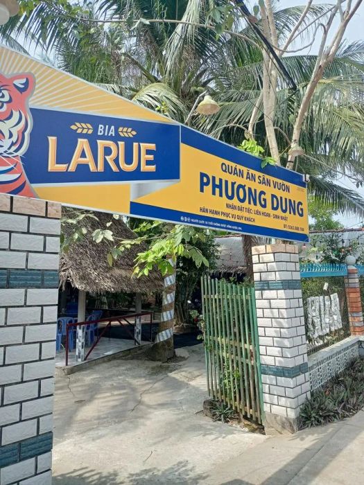 Không gian ấm cúng tại Quán ăn gia đình Phương Dung
