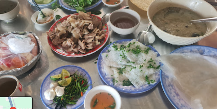 Hình ảnh bánh hỏi cháo lòng đặc trưng tại Hòa Đa
