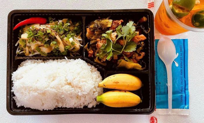 Cơn suất đầy đặn ảnh 2 - Hình ảnh minh họa suất ăn ngon miệng và đầy đủ chất dinh dưỡng