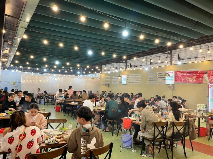 Không gian ấm cúng tại Buffet Nướng No Nê