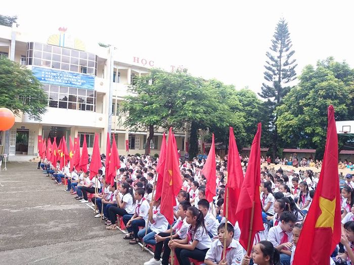 Toàn cảnh khuôn viên xanh mát của Trường THCS Ngọc Xuân