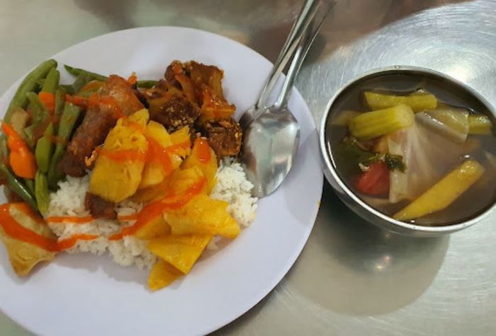 Hình ảnh thực đơn phong phú tại Tiệm Cơm Chay Diệu Tâm