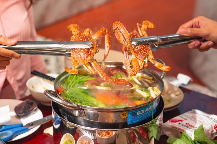 Quầy buffet hải sản phong phú tại Buffet A-Z