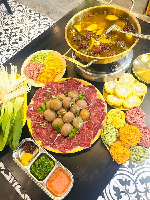 Không gian ấm cúng và món ngon tại Lẩu Bò O Ty
