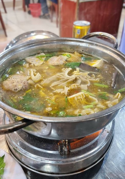 Góc nhìn chân thực về trải nghiệm ẩm thực tại Lẩu Bò Học