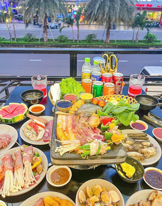 Quầy buffet đa dạng tại Đú Trend Quán