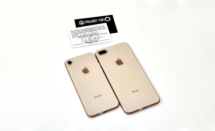 Không gian trưng bày hiện đại tại Nguyễn Tấn iPhone Shop