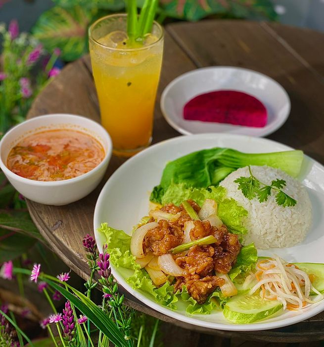Không gian xanh mát tại Tropia Cafe