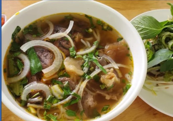 Bún Bò Huế Hắc Đế hình ảnh 1