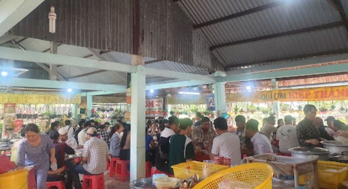 Những món ăn hấp dẫn mang đậm chất gia đình tại Quán Cơm Hiệp Thành