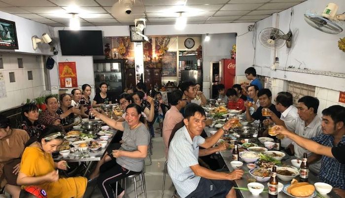 Không gian ấm cúng và những món ngon đặc trưng tại Quán Cơm Nga