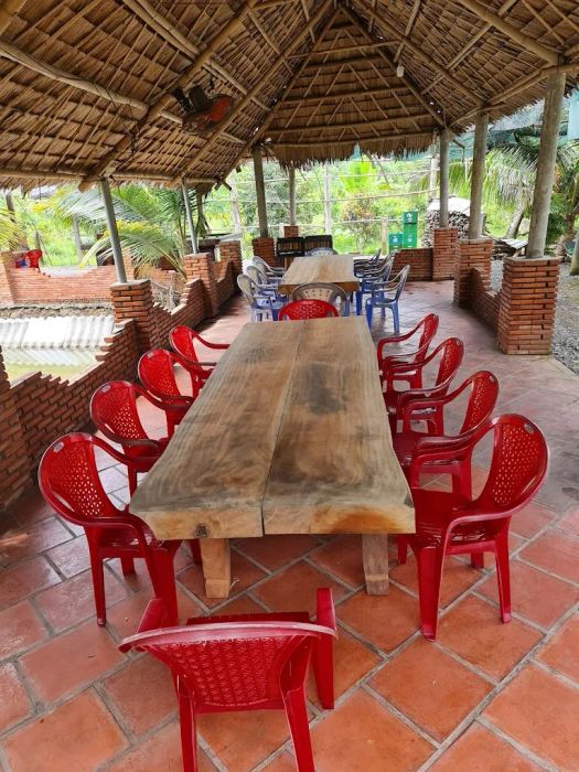 Không gian sân vườn xanh mát tại Lâm Viên Quán