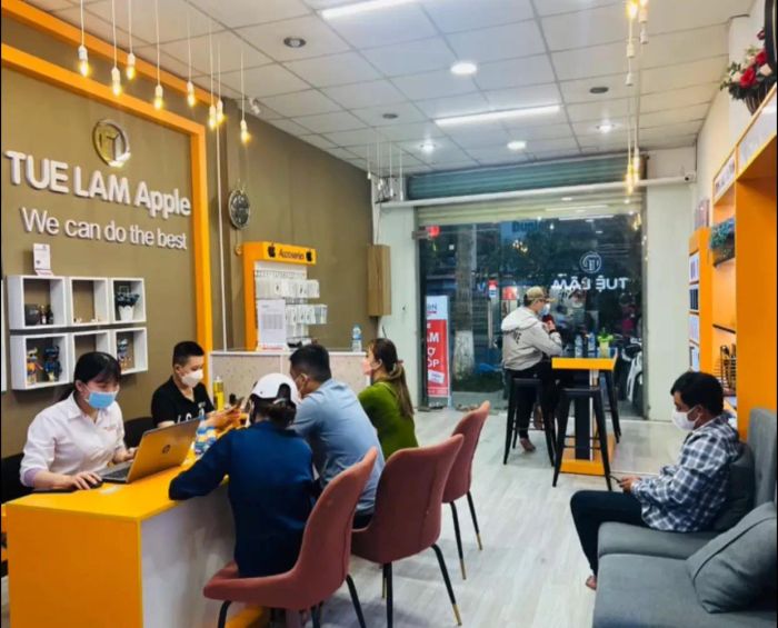 Không gian trưng bày sản phẩm tại Tuệ Lâm Apple