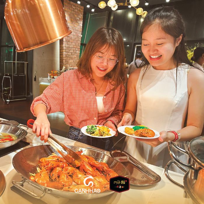 Không gian thưởng thức ẩm thực tại nhà hàng (Ảnh 2)