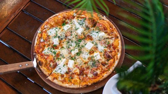 Không gian xanh mát và những chiếc pizza hấp dẫn tại Big Tree Bistro