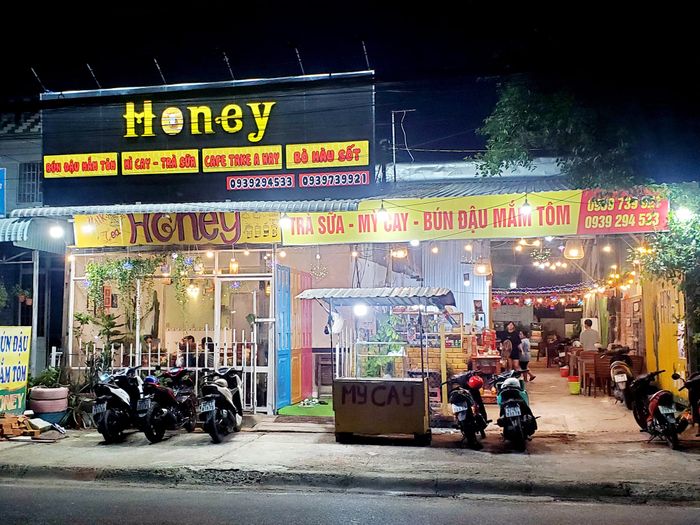 Không gian ấm cúng tại Mỳ Cay HONEY