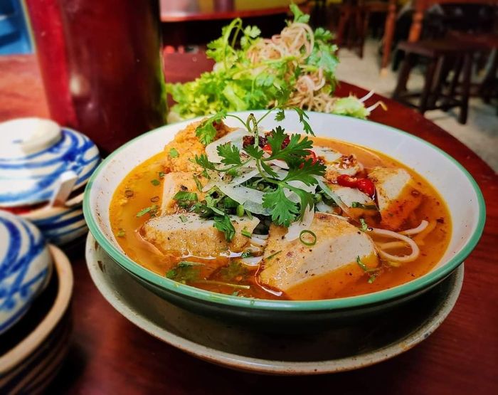 Hình ảnh không gian ấm cúng và món ngon đặc sắc tại 7 Ghiền