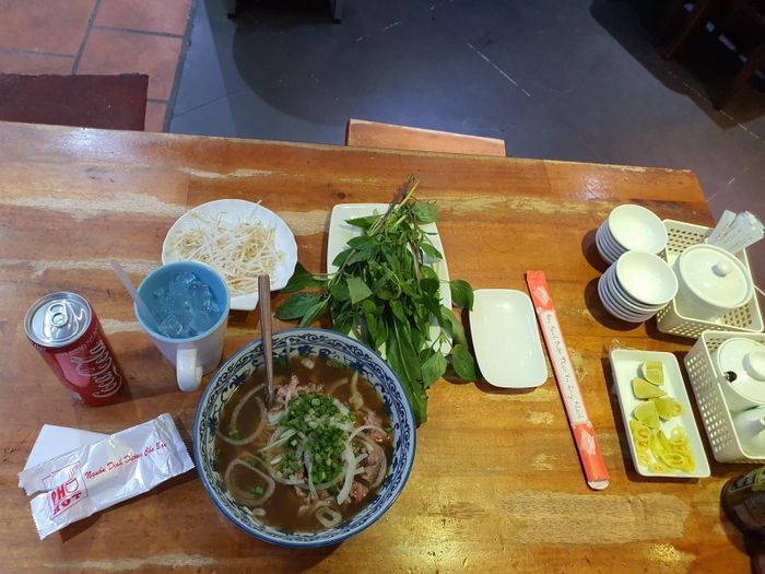 Hình ảnh không gian ấm cúng tại Phở Hot