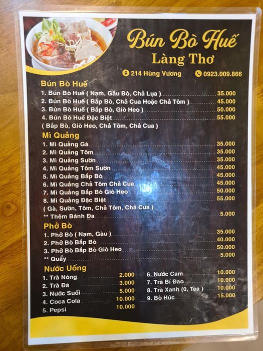 Không gian ấm cúng và tô bún bò Huế thơm ngon tại Làng Thơ