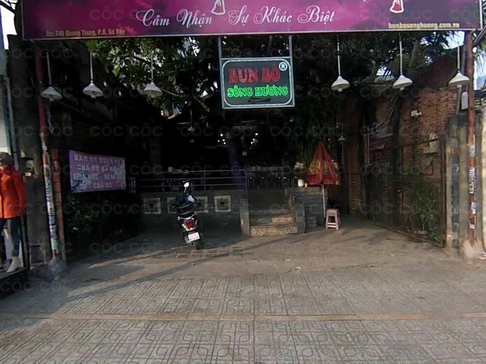 Hình ảnh không gian ấm cúng và món ngon đặc sắc tại quán