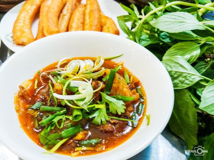 Hình ảnh tô phở sốt vang đặc biệt