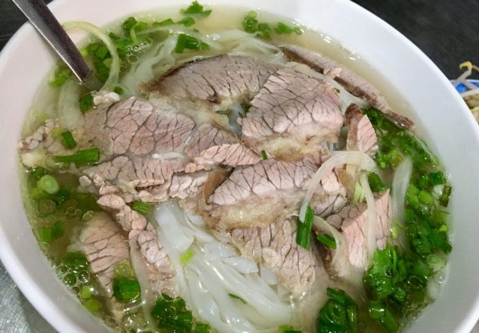 Hình ảnh tô phở thơm ngon tại Phở Bát Đàn