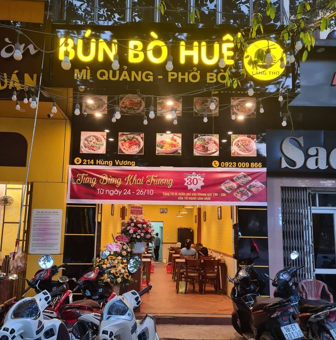Tô bún bò Huế thơm ngon đúng chuẩn tại Làng Thơ