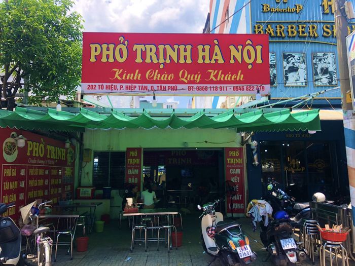 Không gian ấm cúng tại Phở Trịnh