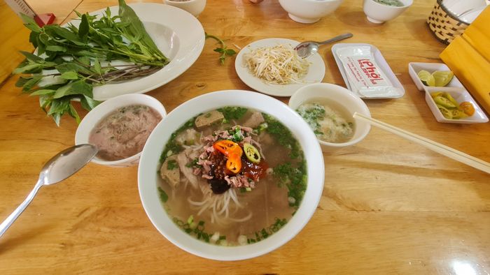 Hình ảnh không gian ấm cúng tại Phở Ngọc Hà