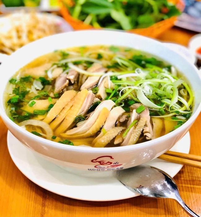 Không gian ấm cúng tại Phở Hùng Ngân