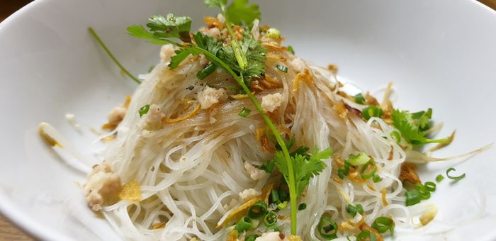 Không gian ấm cúng tại Phở Hoa Pơ Lang