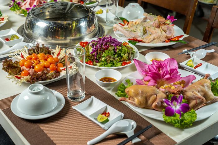 Những món lẩu hấp dẫn tại Lẩu Hơi Cosmos