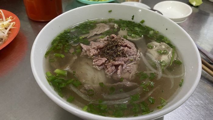 Không gian ấm cúng tại Phở Phú Cường