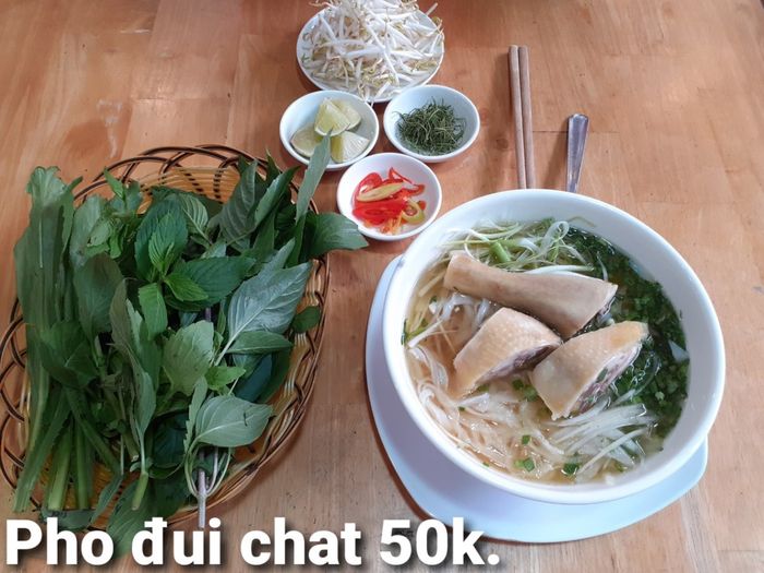 Hình ảnh Phở Ngọc Bắc - Tô phở gà vàng ươm hấp dẫn